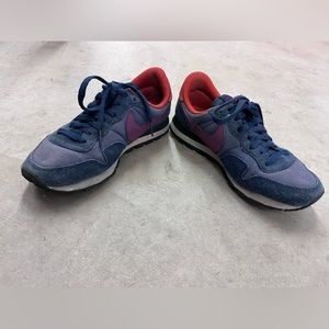 Woman’s Nike Air Pegasus running shoes sneakers